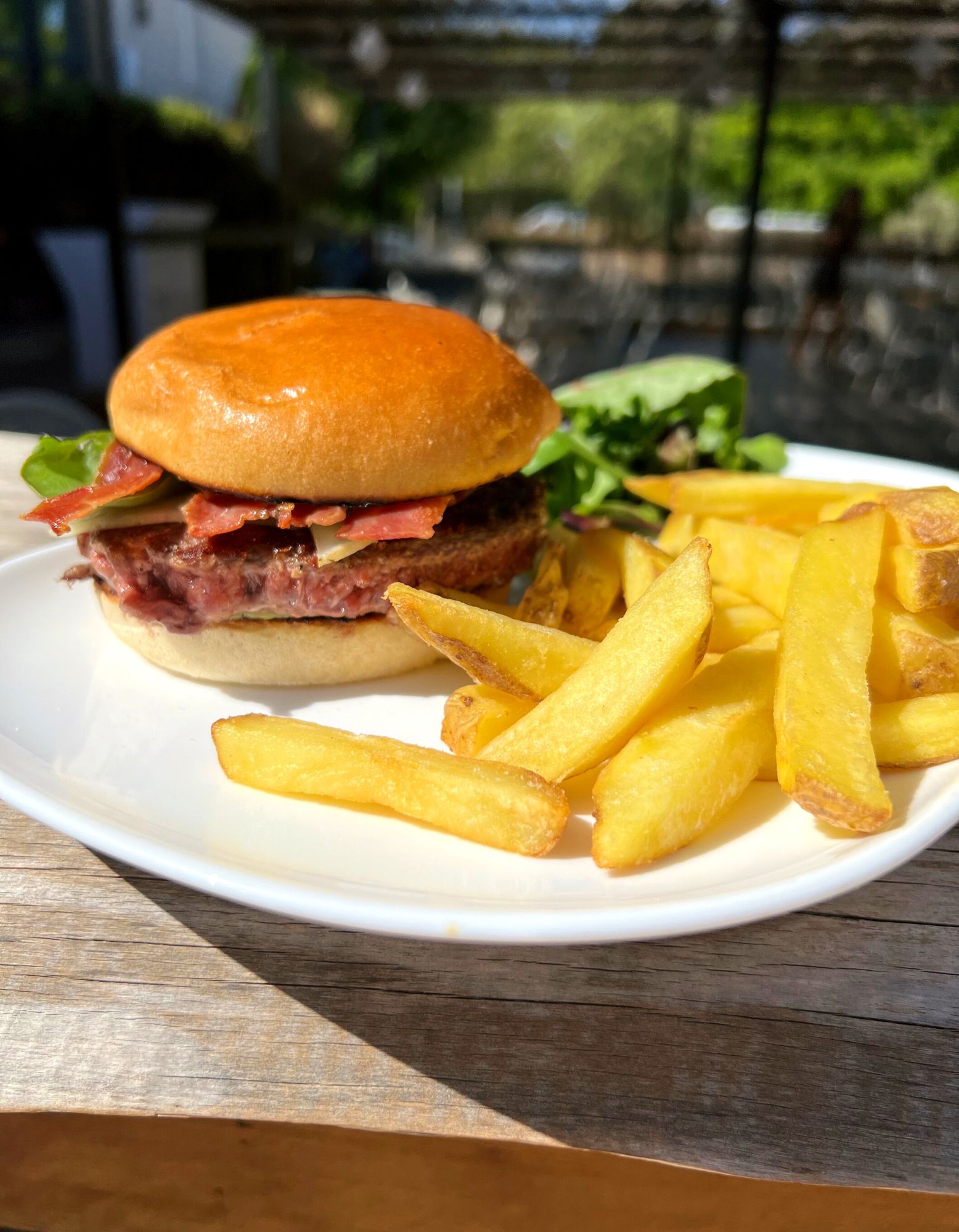 burger-espagnol-plats-a-la-carte-menu-restaurant-chiringuito
